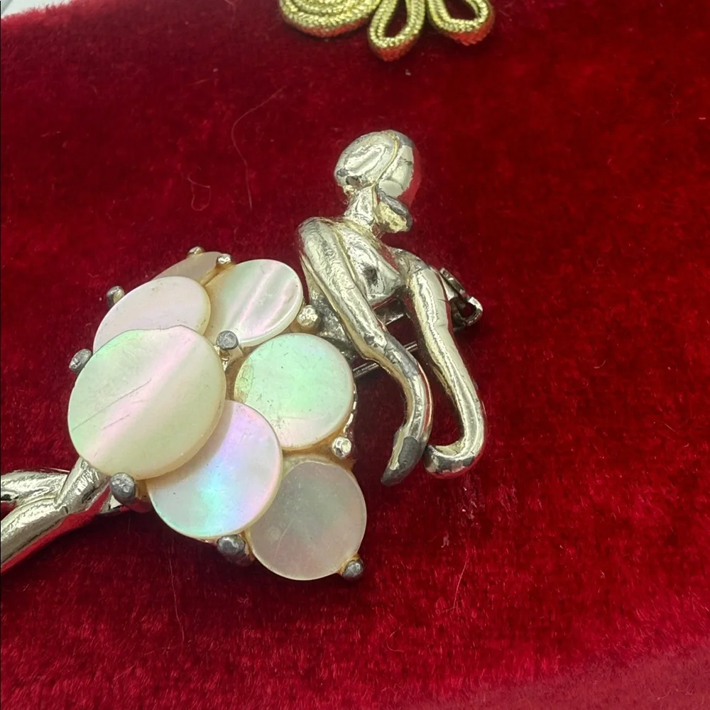VTG goldtone ballerina embellished mother of pearl skirt brooch pin 2.25” READ